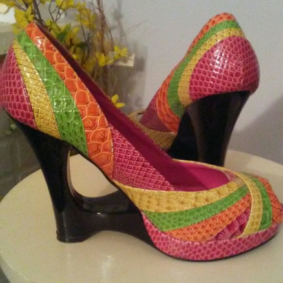 Open Toed Spring Heels - Picture 3 of 4